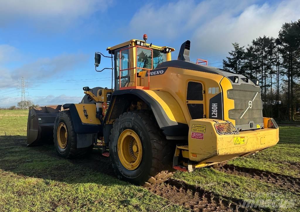 Volvo L 260 H Gumikerekes homlokrakodók