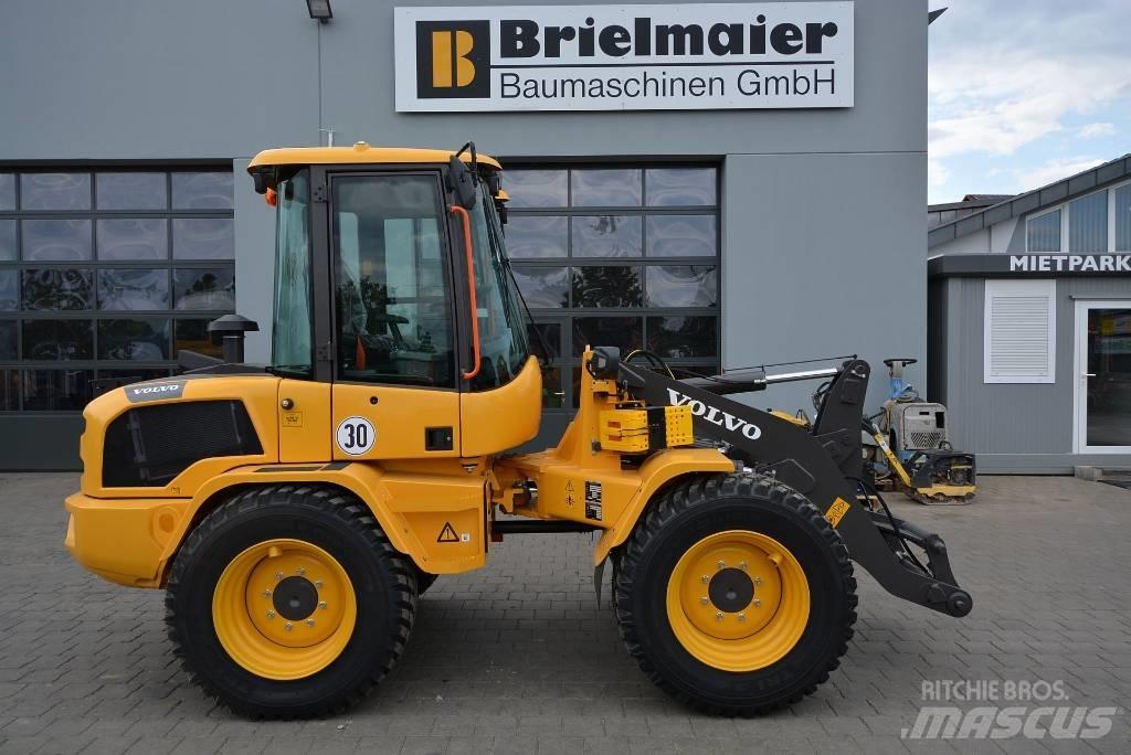 Volvo L 35 HS Gumikerekes homlokrakodók