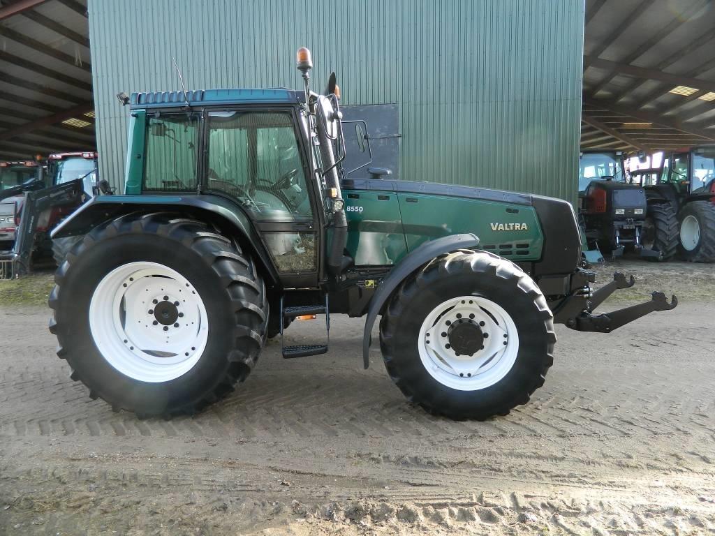 Valtra 8550 Traktorok