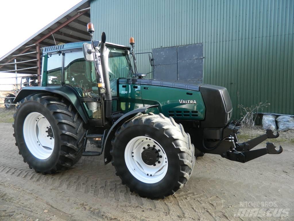 Valtra 8550 Traktorok