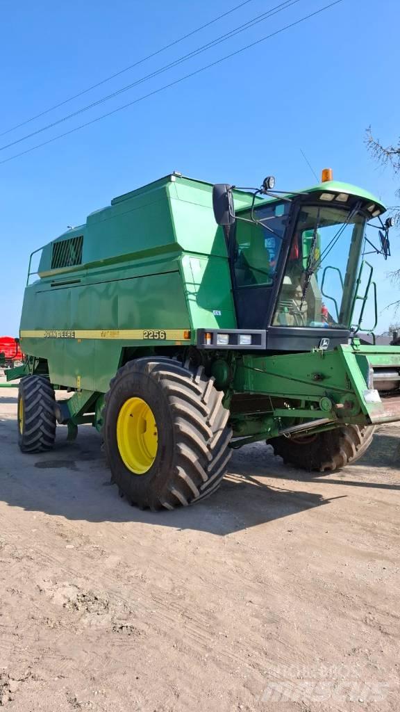 John Deere 2256 Kombájnok