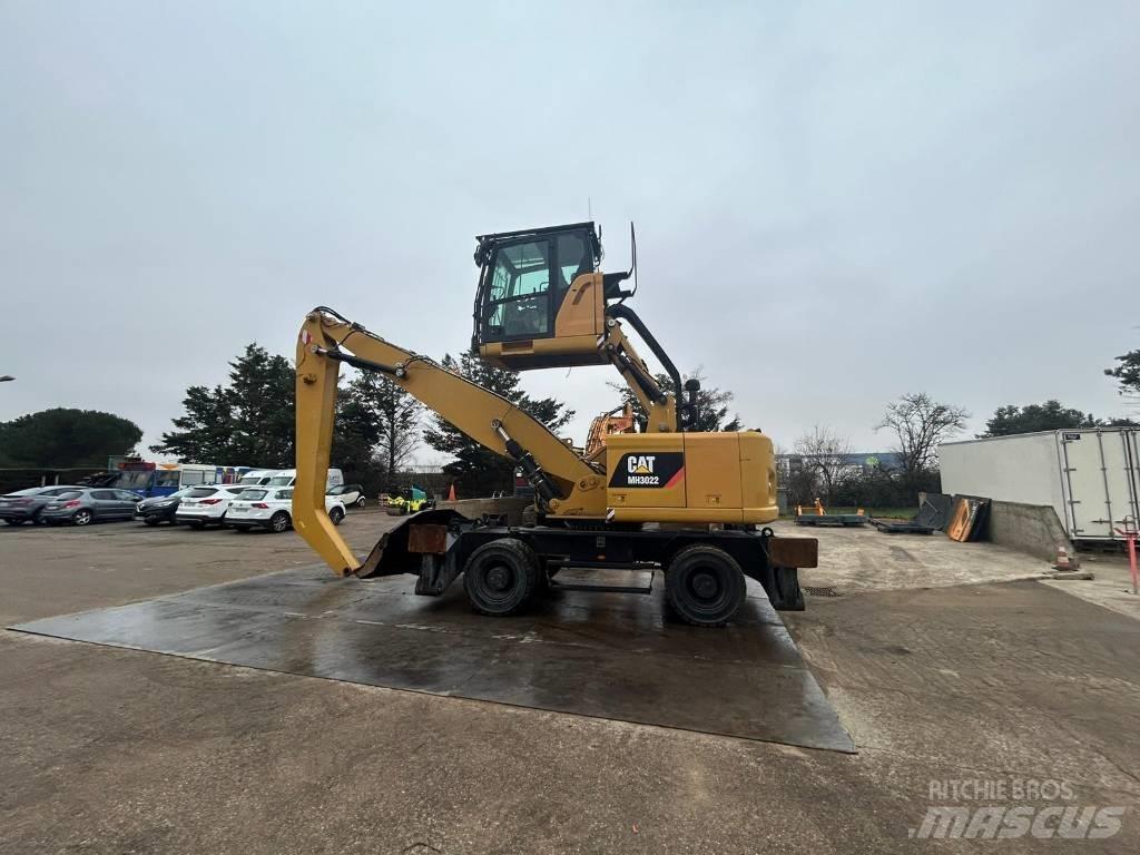 CAT MH3022 Gumikerekes kotrók