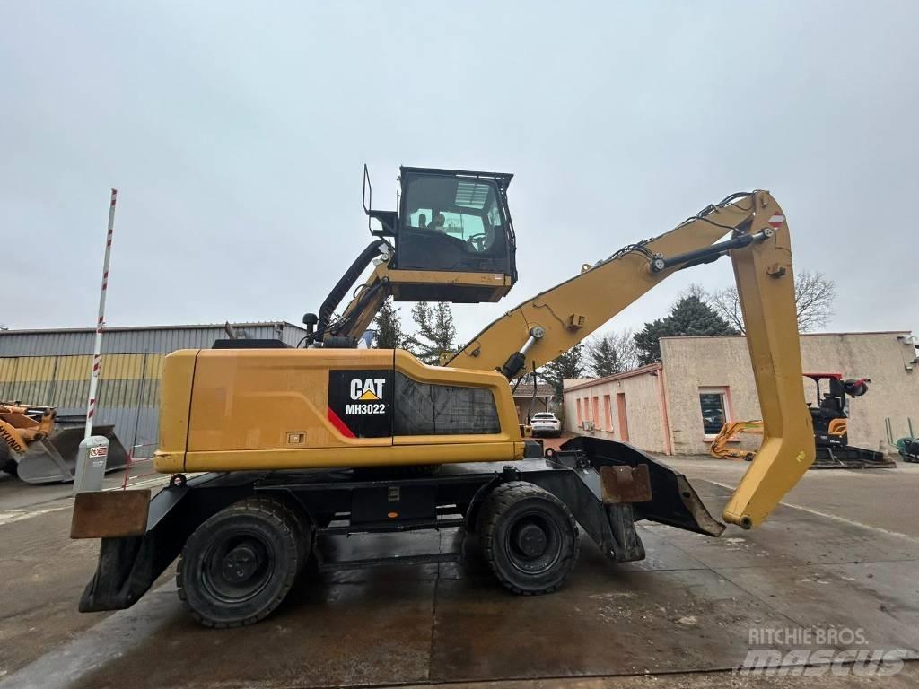 CAT MH3022 Gumikerekes kotrók