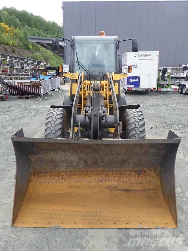 Volvo L 25 B Gumikerekes homlokrakodók