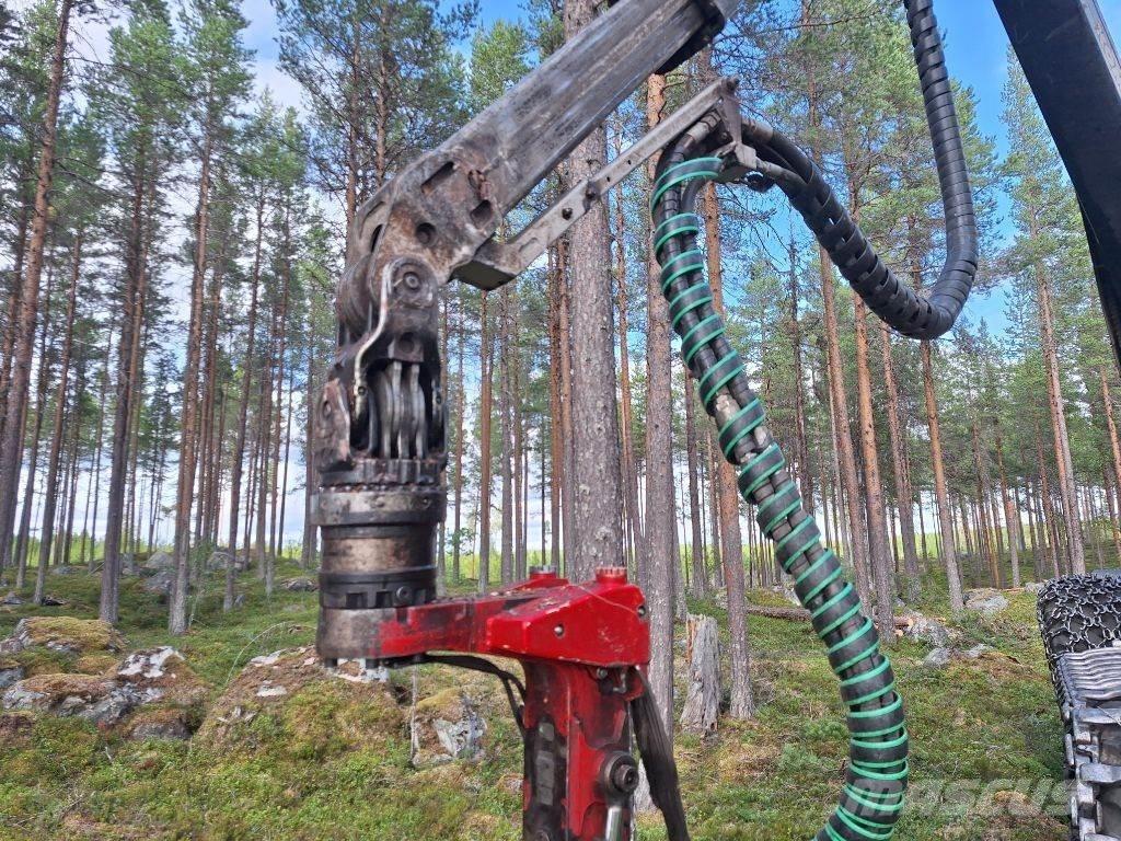 Komatsu 951 Betakarítók