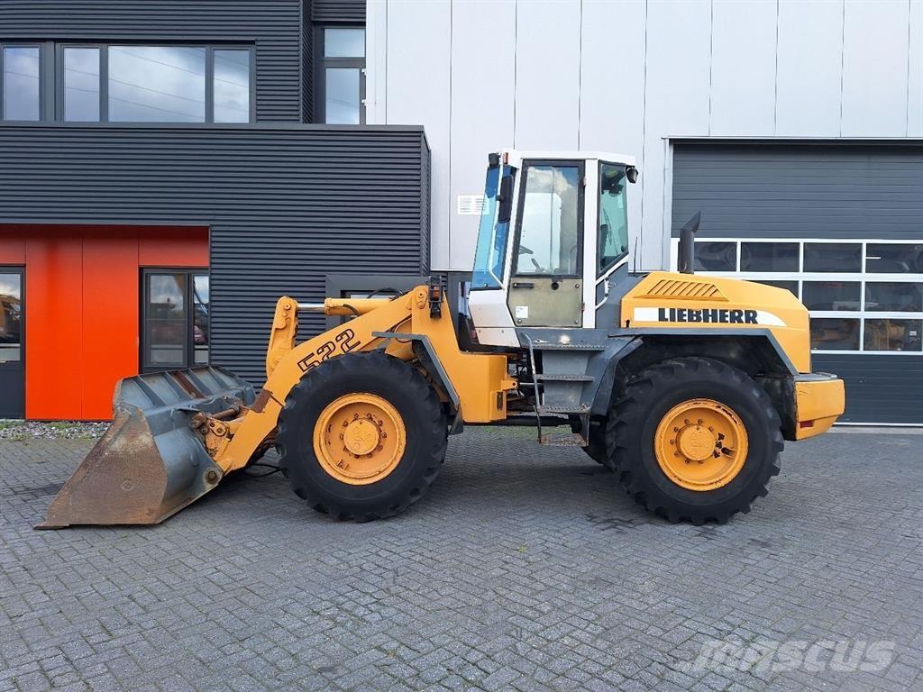 Liebherr L522 Gumikerekes homlokrakodók