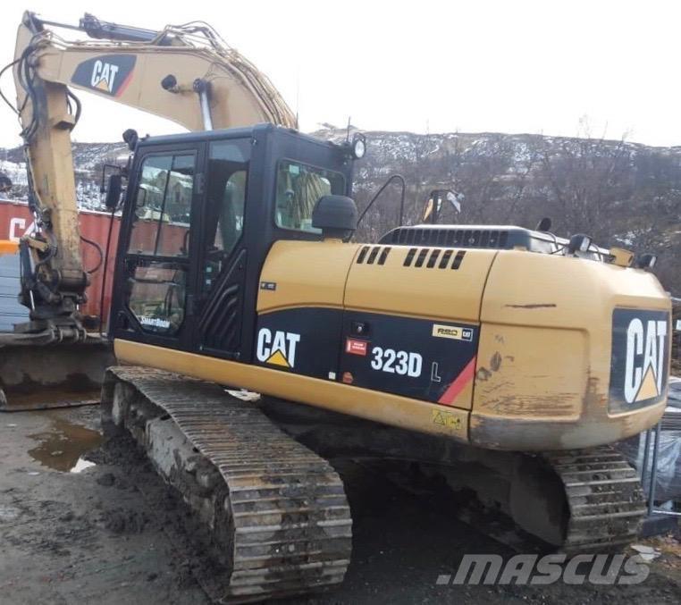 CAT 323 D L Lánctalpas kotrók
