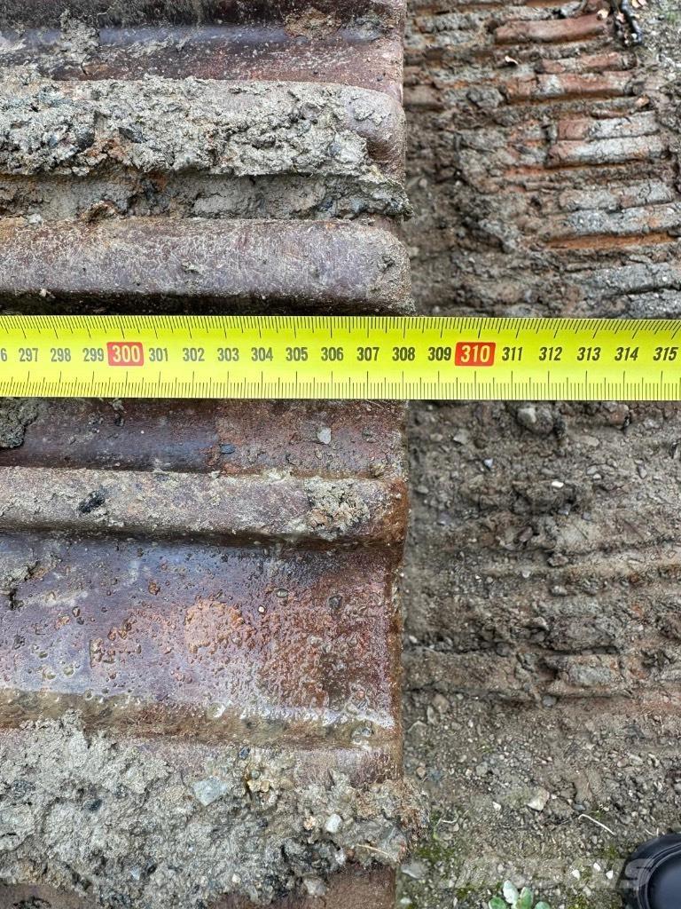 CAT 323 D L Lánctalpas kotrók