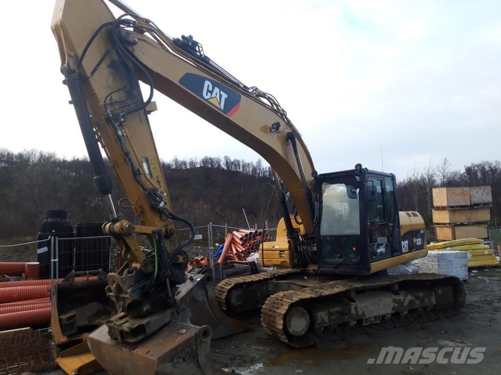 CAT 323 D L Lánctalpas kotrók