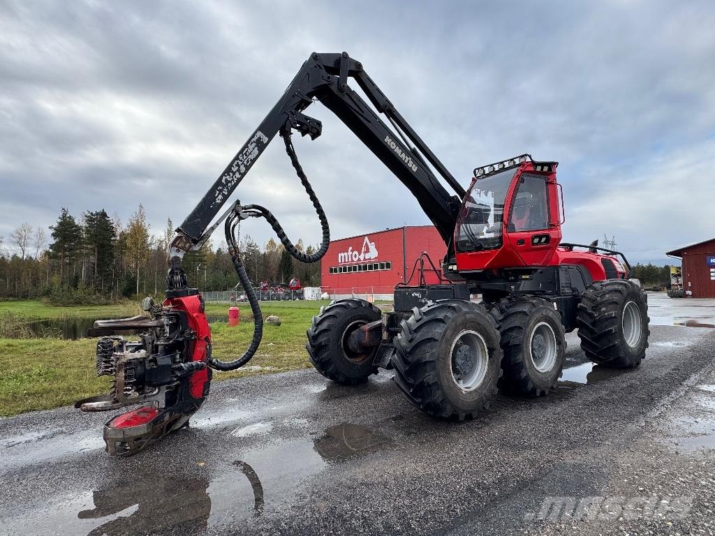 Komatsu 951 Betakarítók
