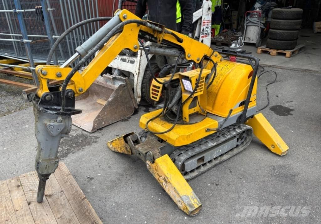 Brokk 50 Bontásra használt kotrók