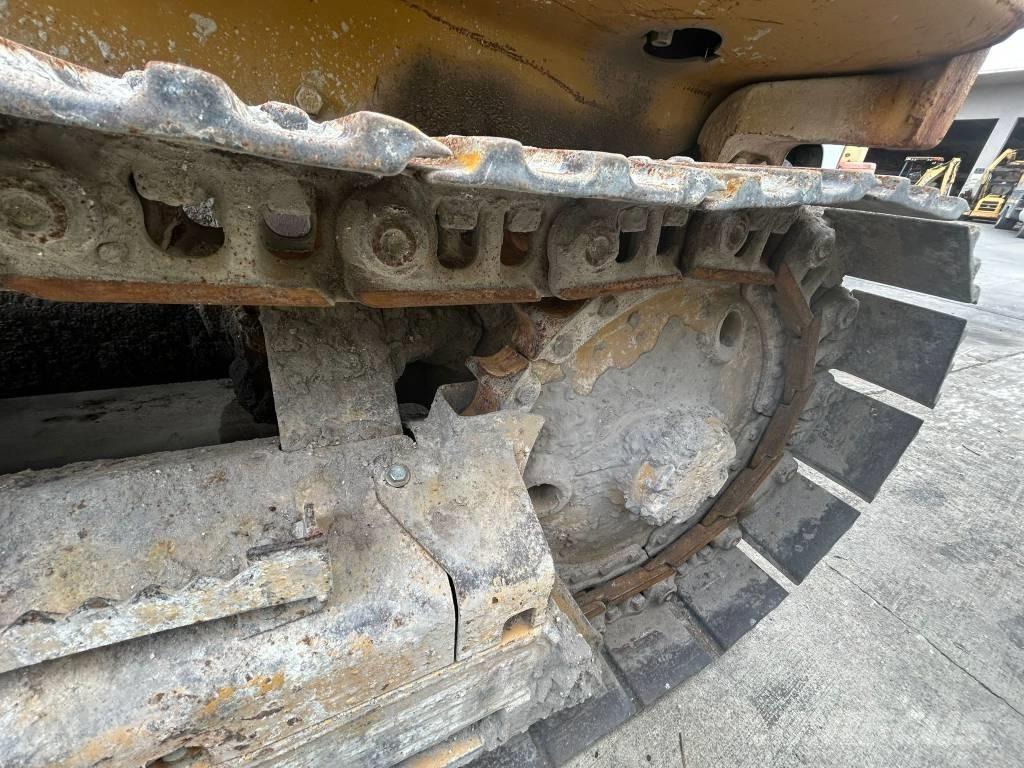 CAT D 3 C III lánctalpas dózerek