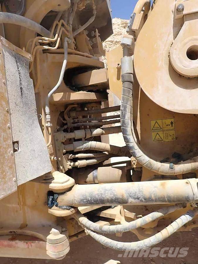 CAT 988K Gumikerekes homlokrakodók