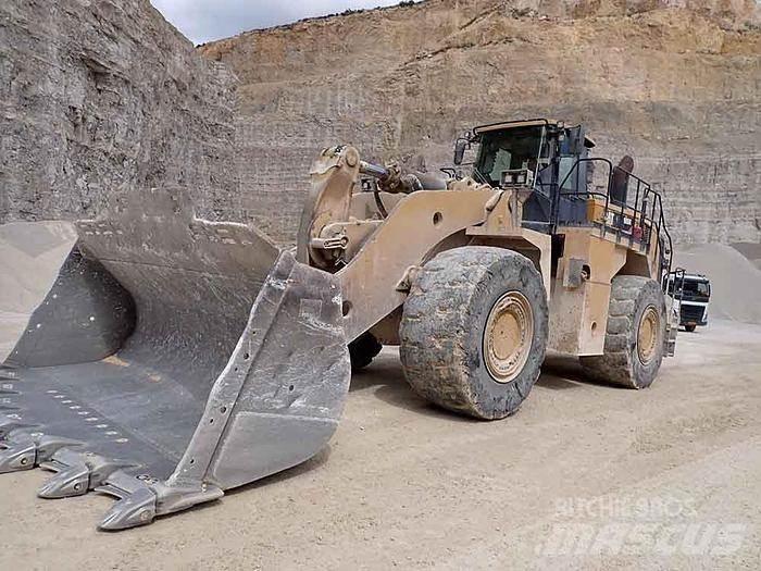 CAT 988K Gumikerekes homlokrakodók