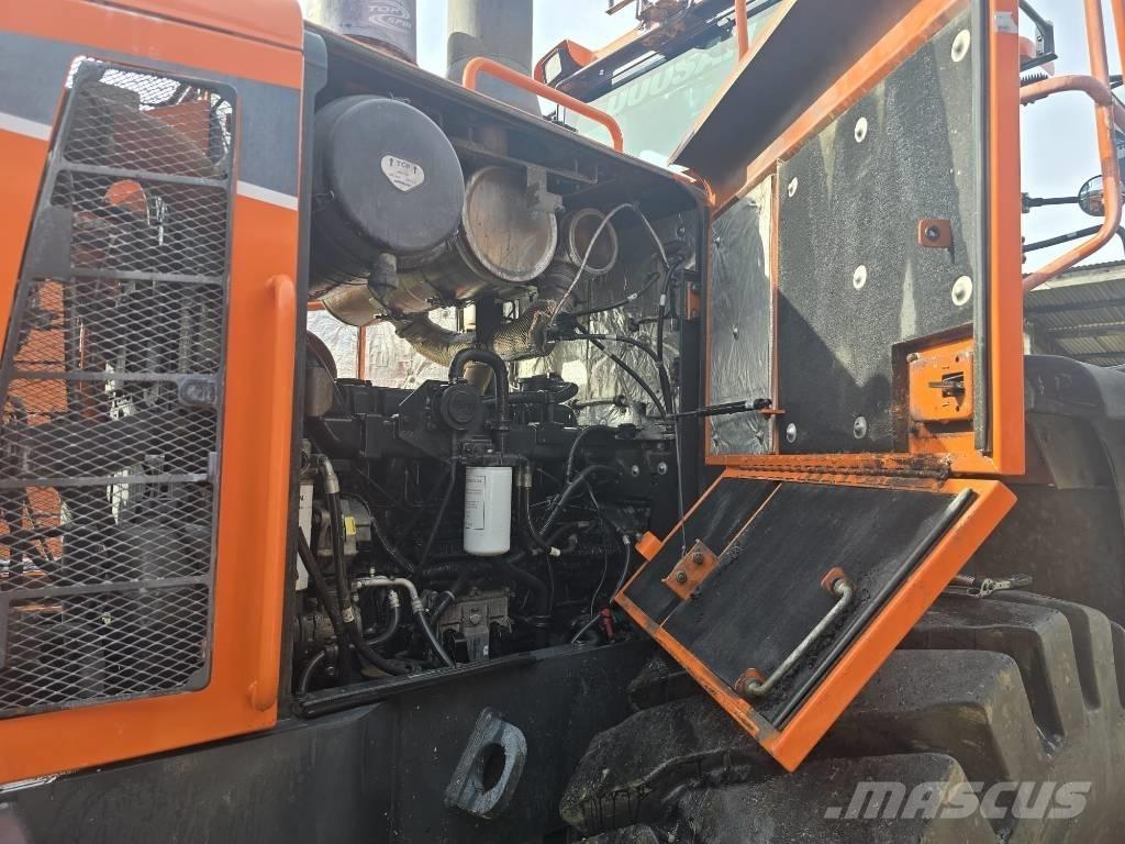 Doosan DL 300-5 Gumikerekes homlokrakodók