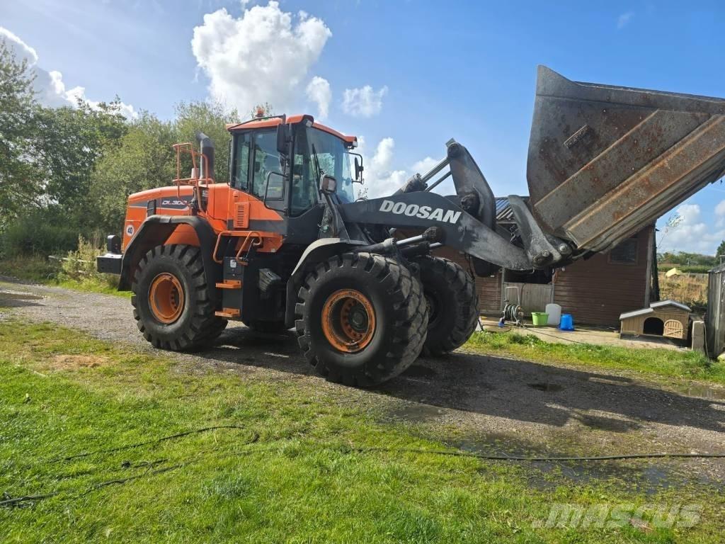 Doosan DL 300-5 Gumikerekes homlokrakodók