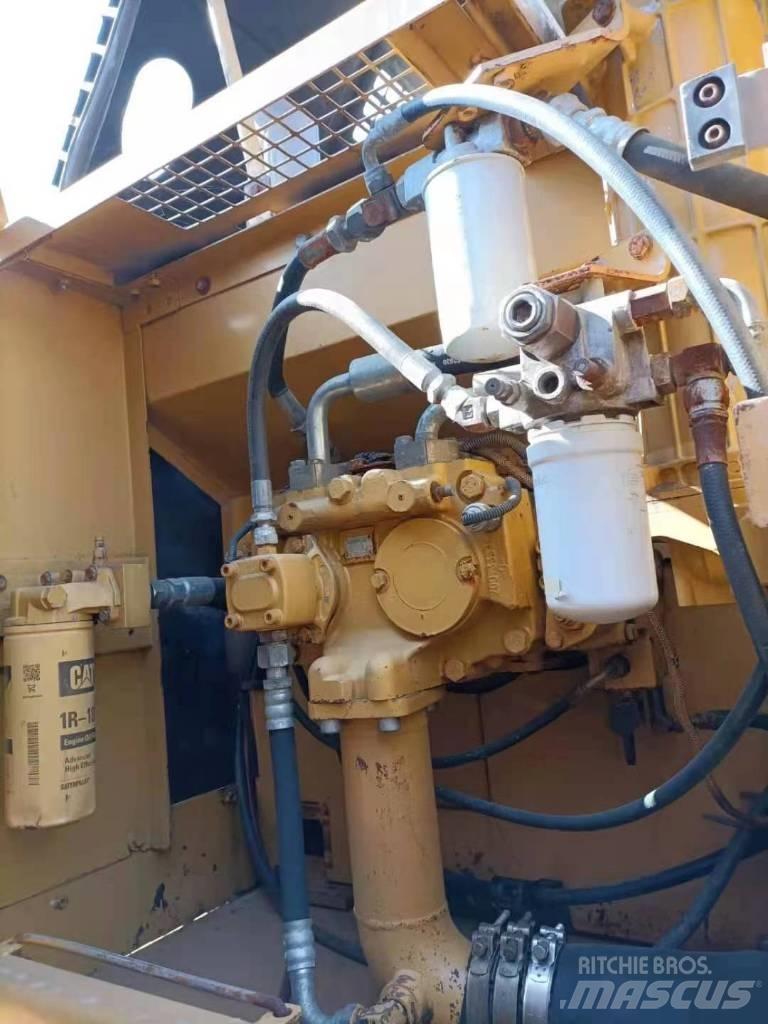 CAT 329 D L Lánctalpas kotrók
