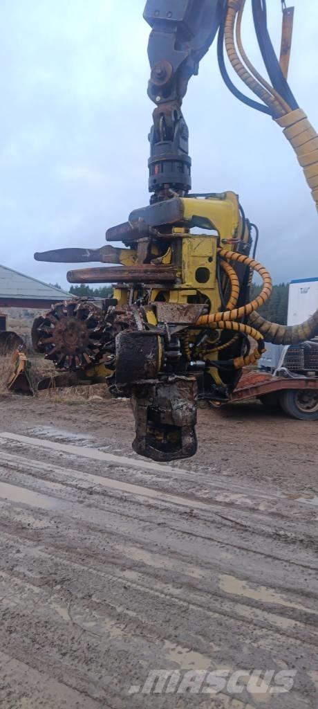 John Deere 770 D Betakarítók