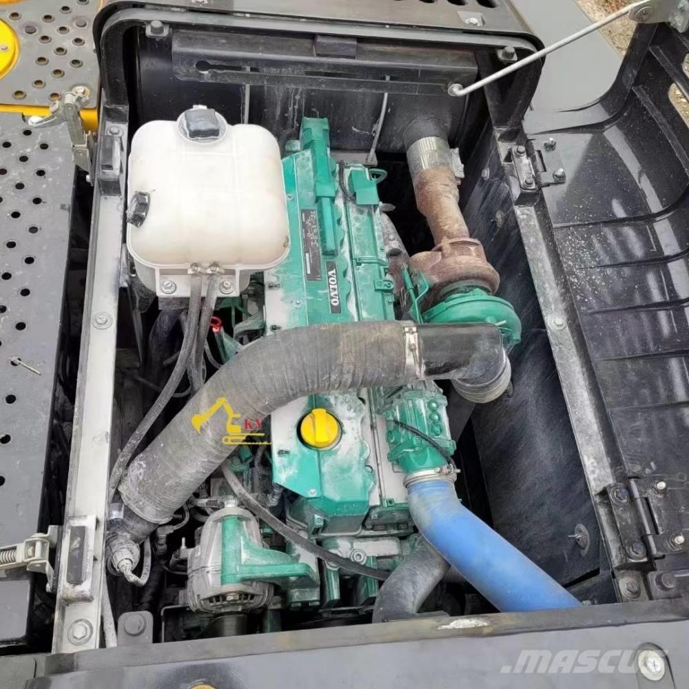 Volvo 240 Lánctalpas kotrók