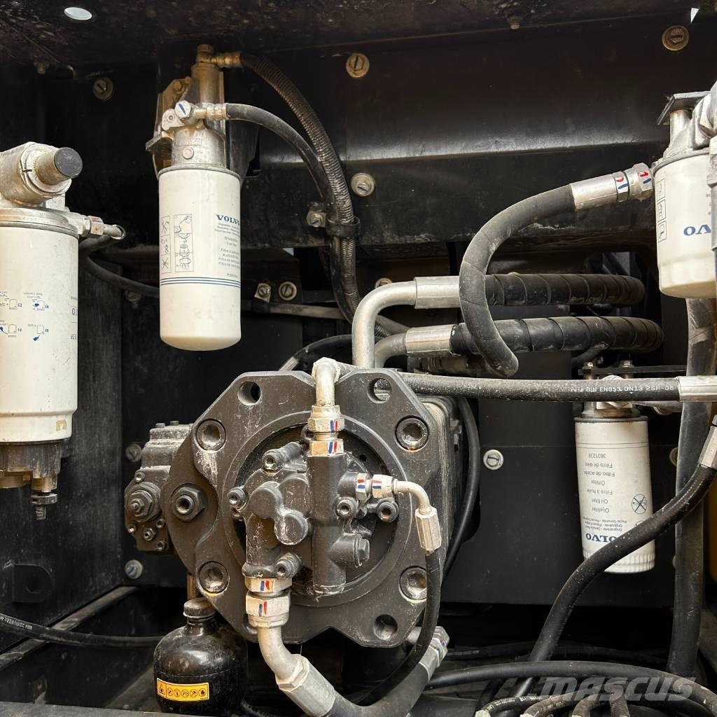 Volvo 290 Lánctalpas kotrók