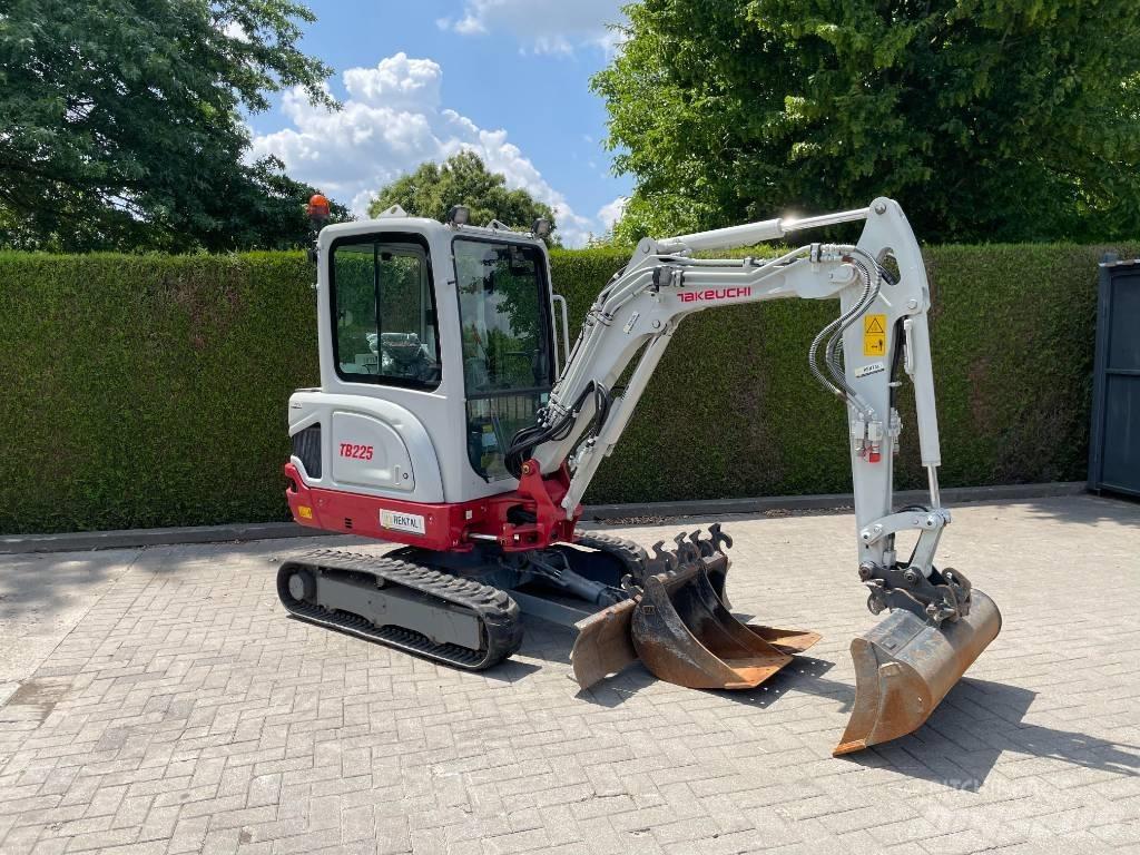 Takeuchi TB 225 Mini kotrók < 7t