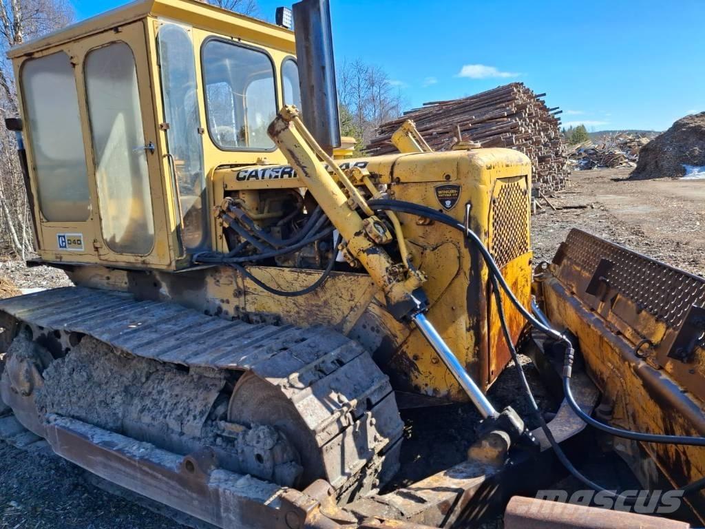 CAT D 4 D lánctalpas dózerek