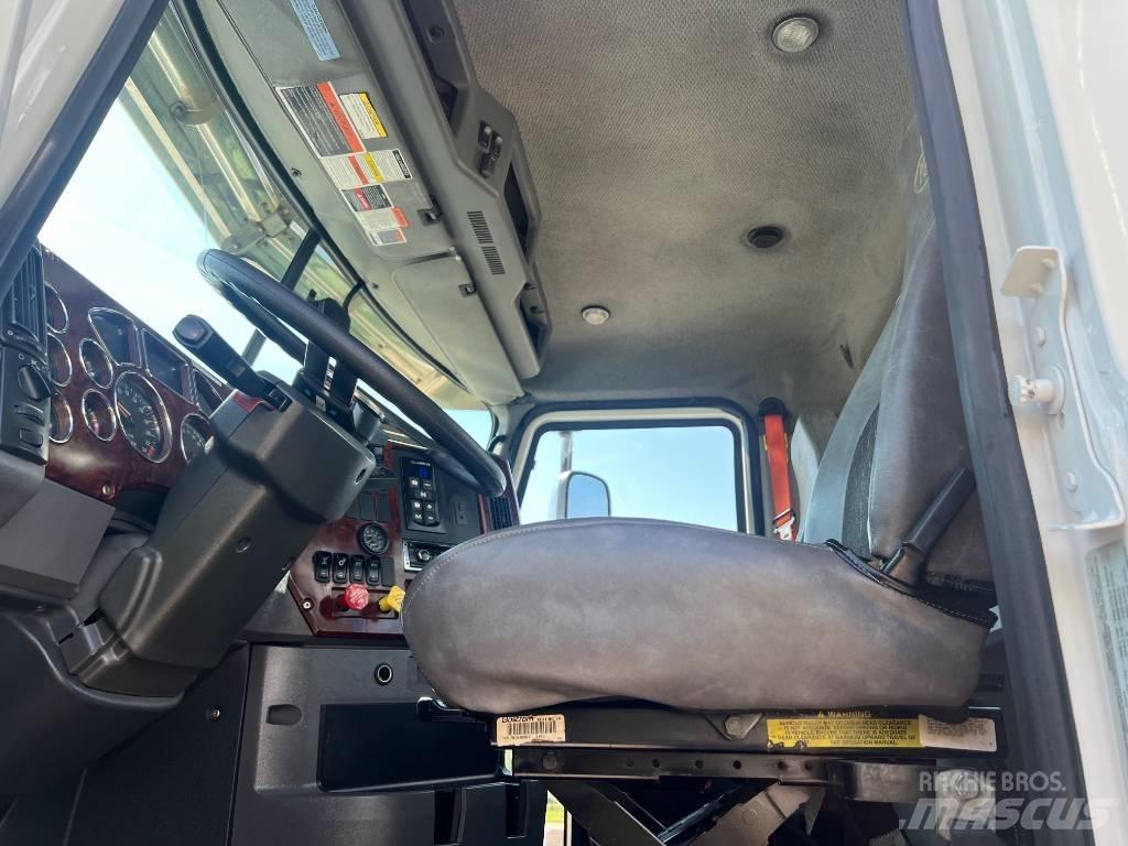 Mack CXU 613 Nyergesvontatók
