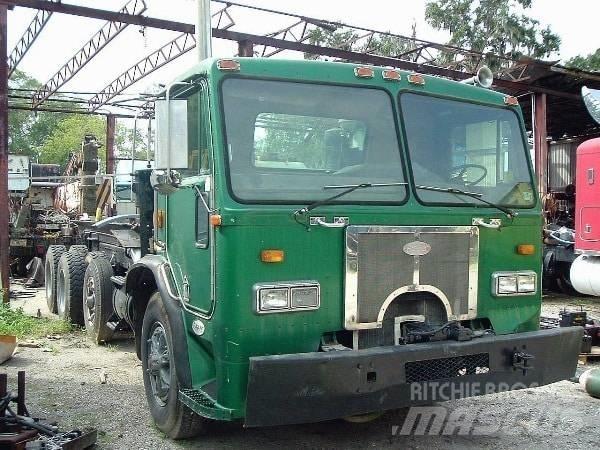 Peterbilt 320 Fülkés alváz