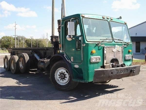 Peterbilt 320 Fülkés alváz