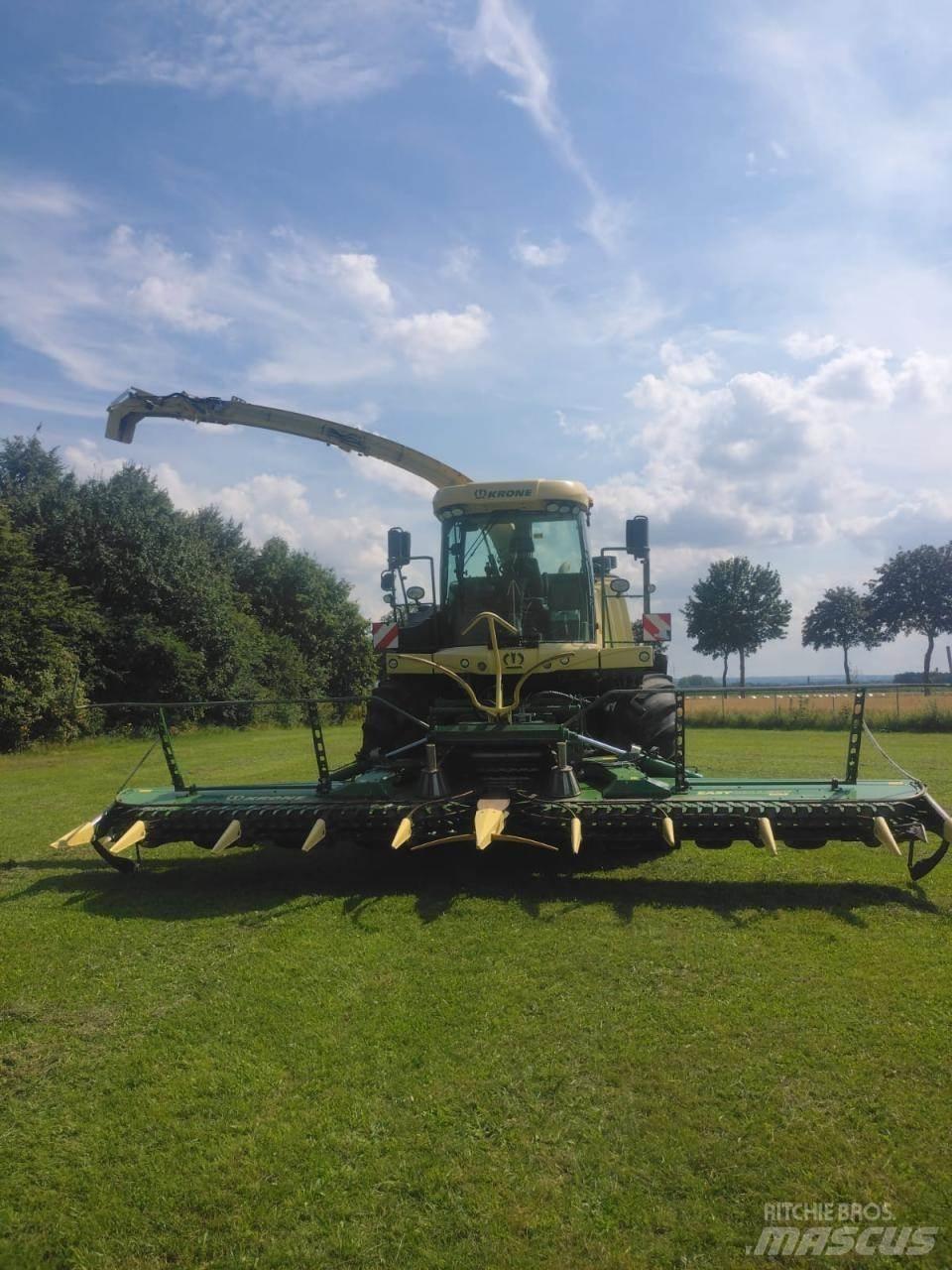 Krone Big X 700 Önjáró szecskázók
