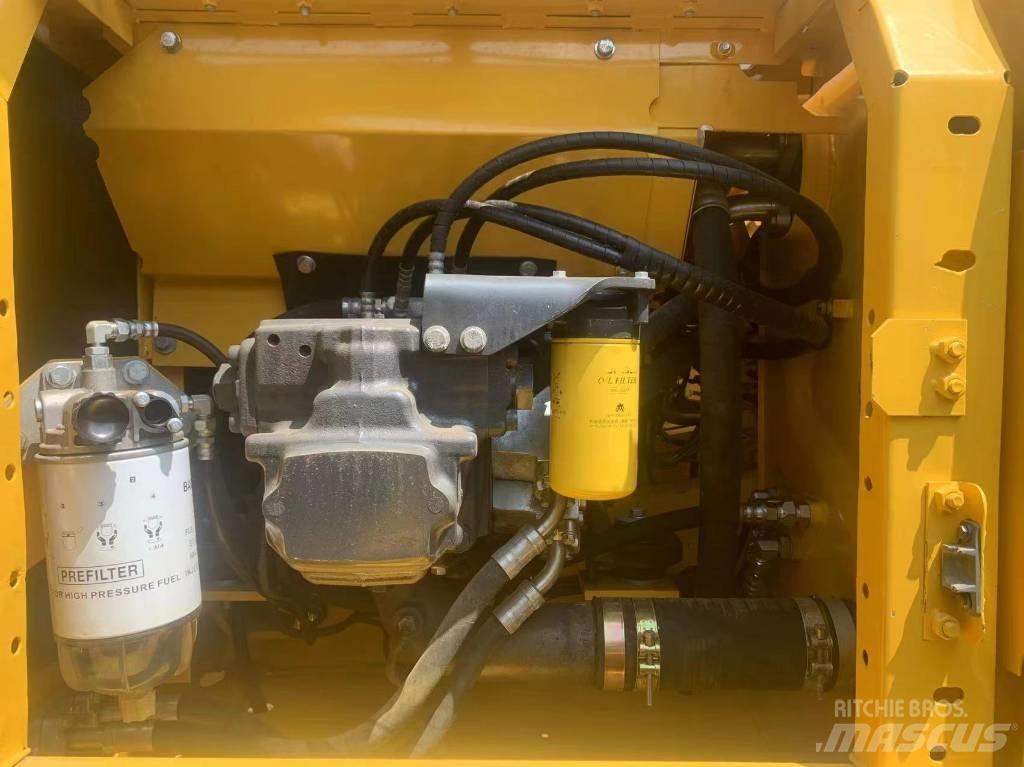 Komatsu PC 200-8 Közepes (midi) kotrók 7 t - 12 t