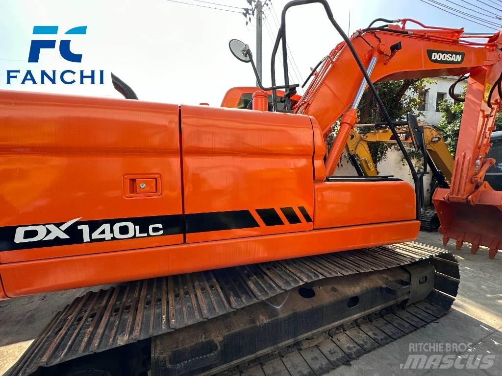 Doosan DX 140 LC Gumikerekes kotrók