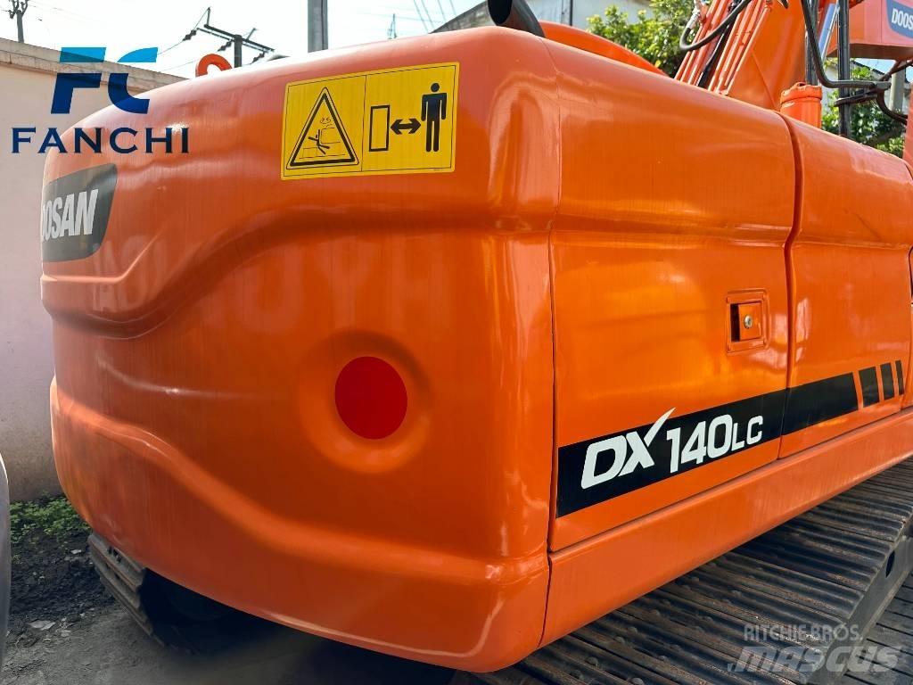 Doosan DX 140 LC Gumikerekes kotrók