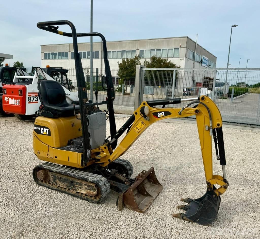 CAT 300.9 D Mini kotrók < 7t