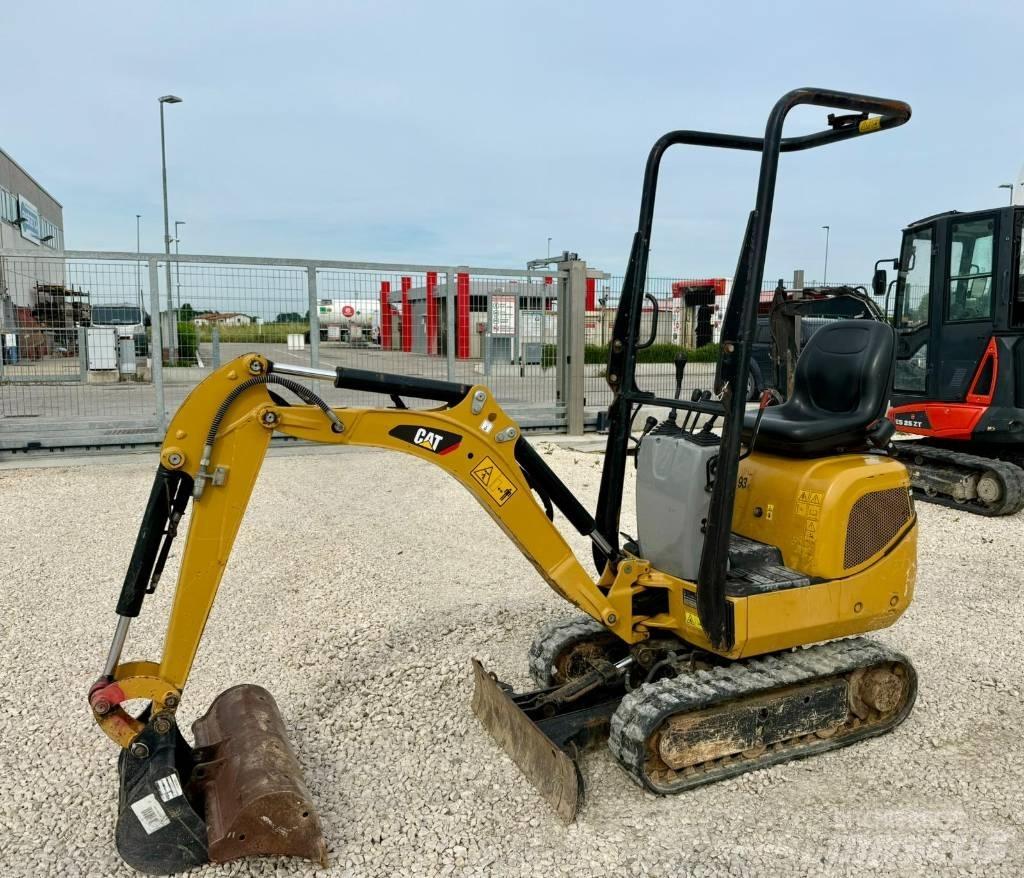 CAT 300.9 D Mini kotrók < 7t