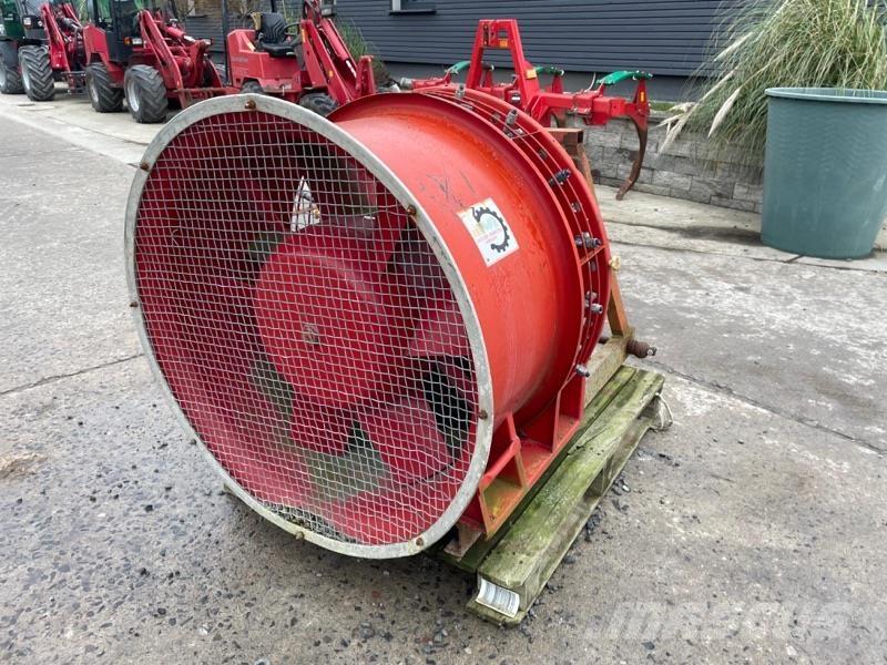 Ventifilt Kertitox Vontatott trágyaszórók