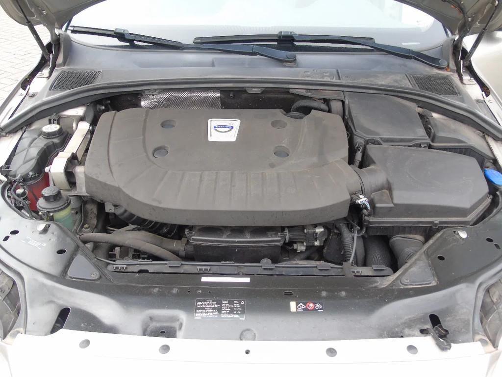 Volvo V70 + manual Kistehergépjárművek