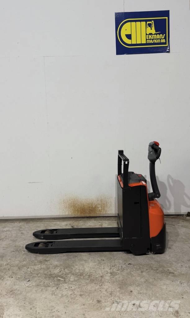 BT truck LWE 180 Alacsony emelőkocsi