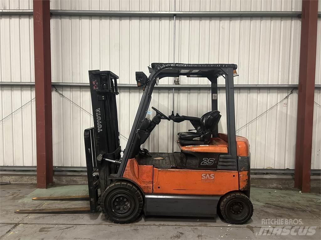 Toyota 7FBMF25 Elektromos targoncák