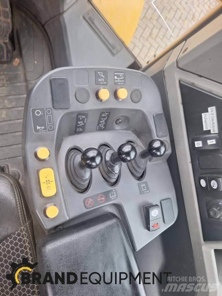CAT 950M Gumikerekes homlokrakodók