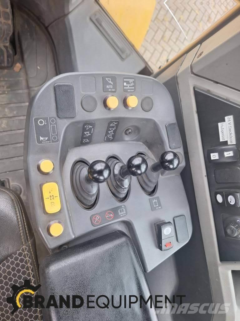 CAT 950M Gumikerekes homlokrakodók