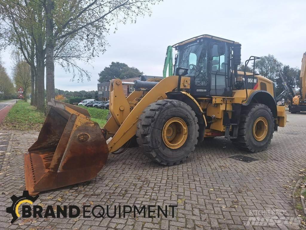 CAT 950M Gumikerekes homlokrakodók