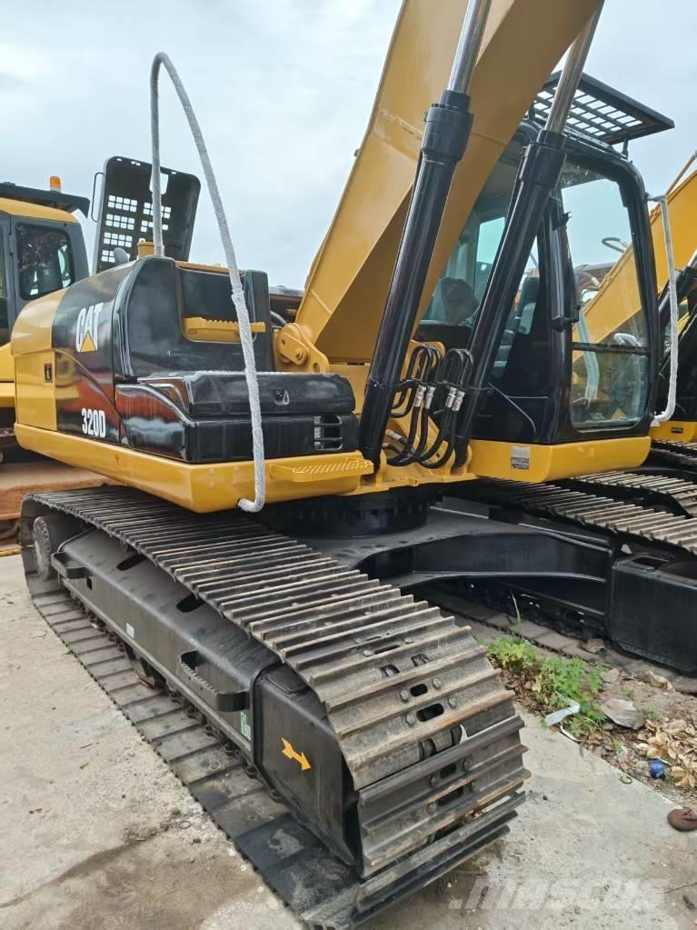CAT 320 D Lánctalpas kotrók