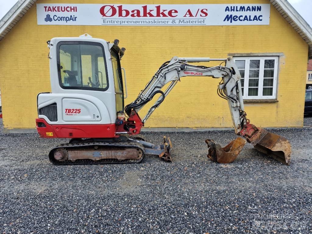 Takeuchi TB225 Mini kotrók < 7t