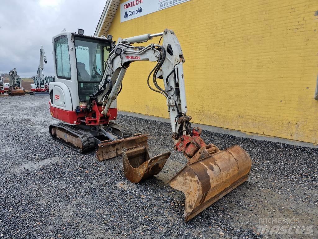 Takeuchi TB225 Mini kotrók < 7t