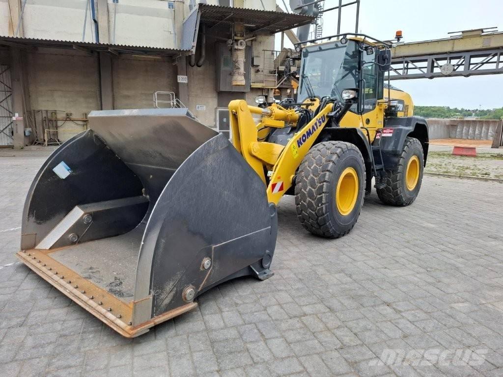 Komatsu WA 270-8E0 Gumikerekes homlokrakodók