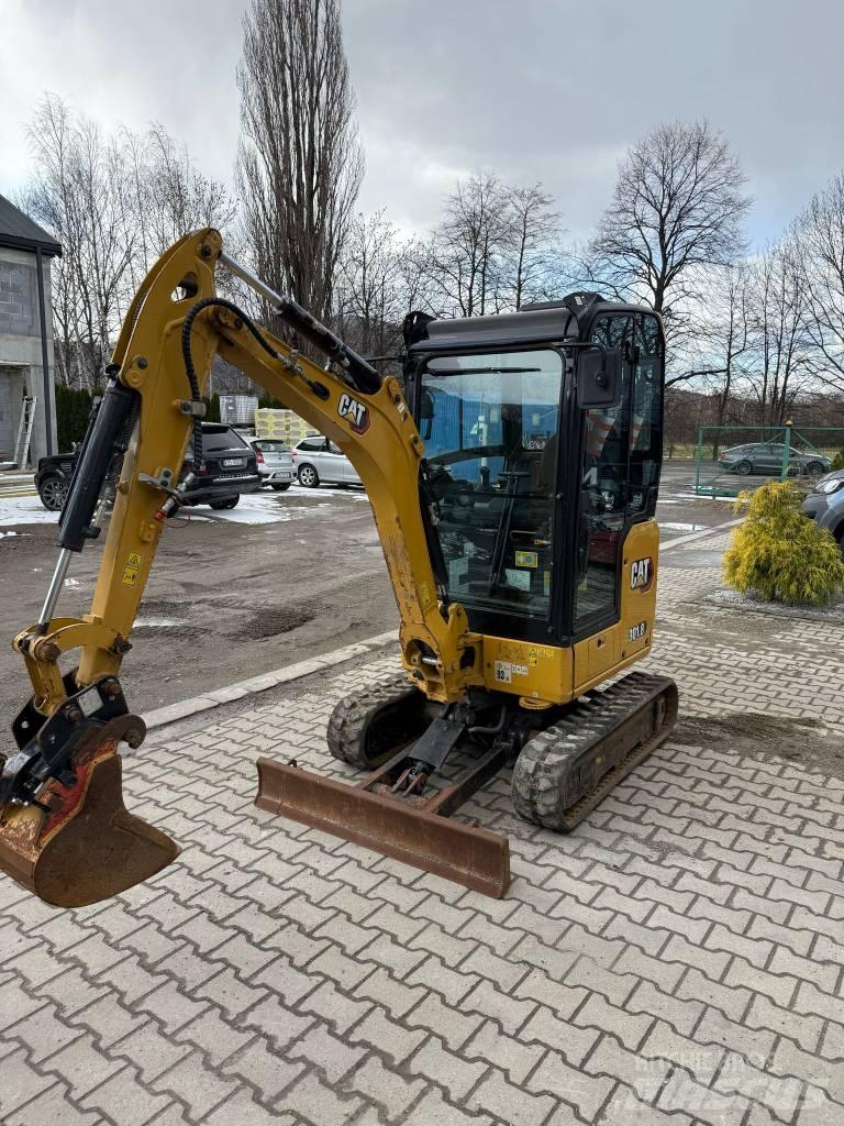 CAT 301.8 Mini kotrók < 7t