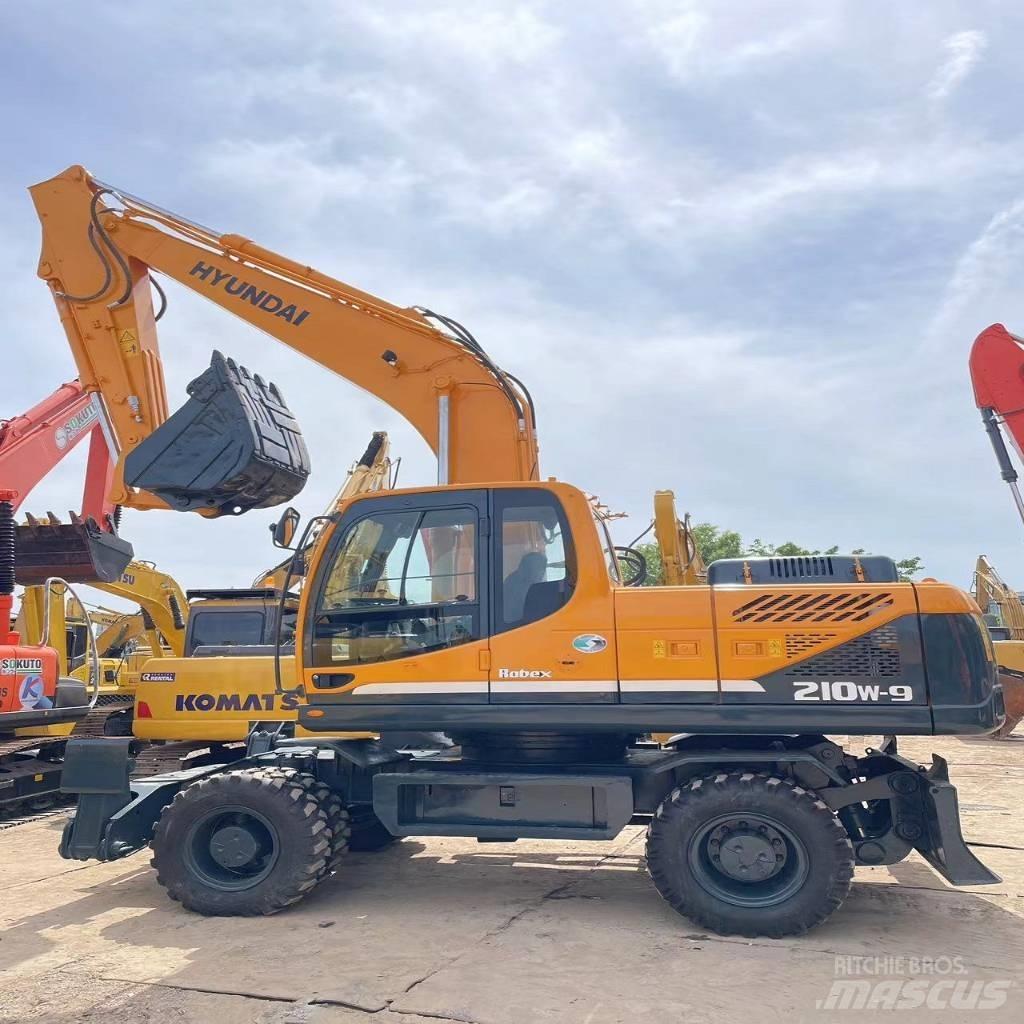 Hyundai R210W-9 Gumikerekes kotrók