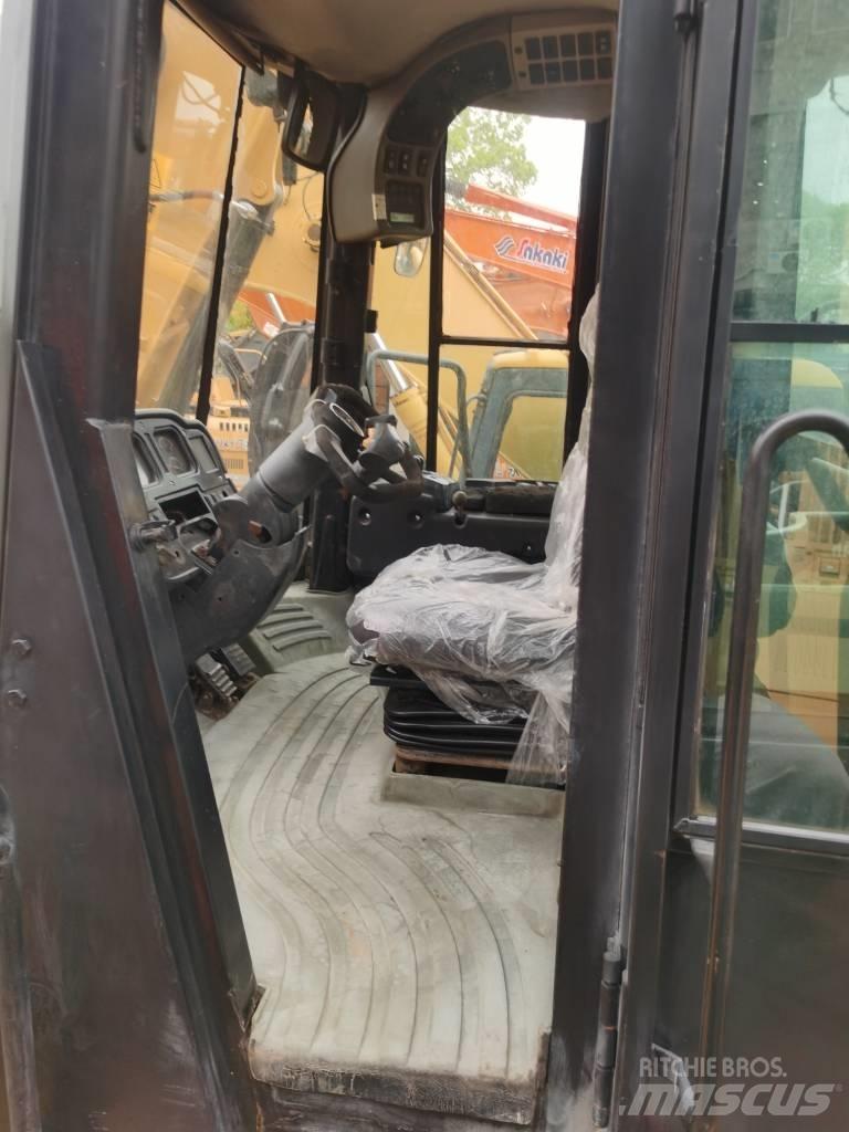 CAT 980 G Gumikerekes homlokrakodók