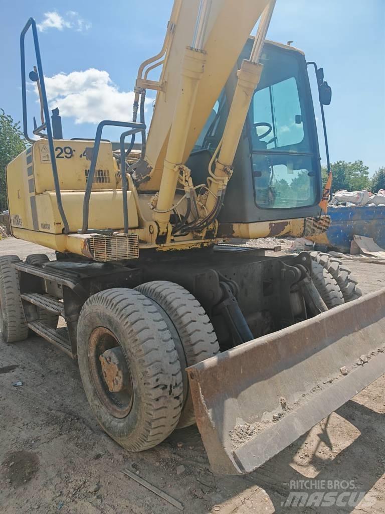 Komatsu PW 130ES-6K Gumikerekes kotrók